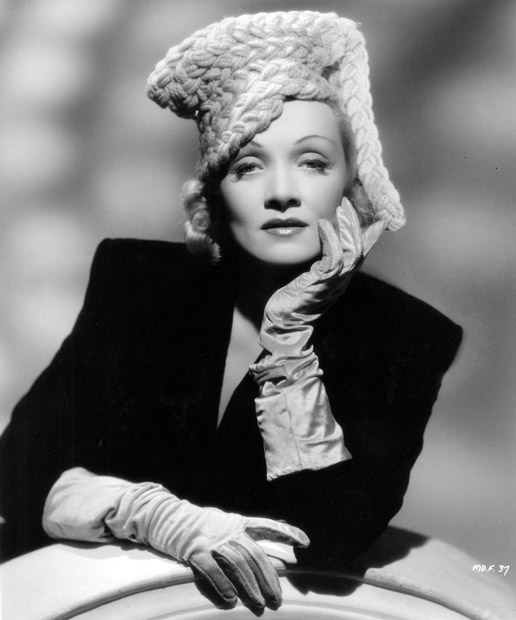 Marlene-Dietrich-hat-gloves
