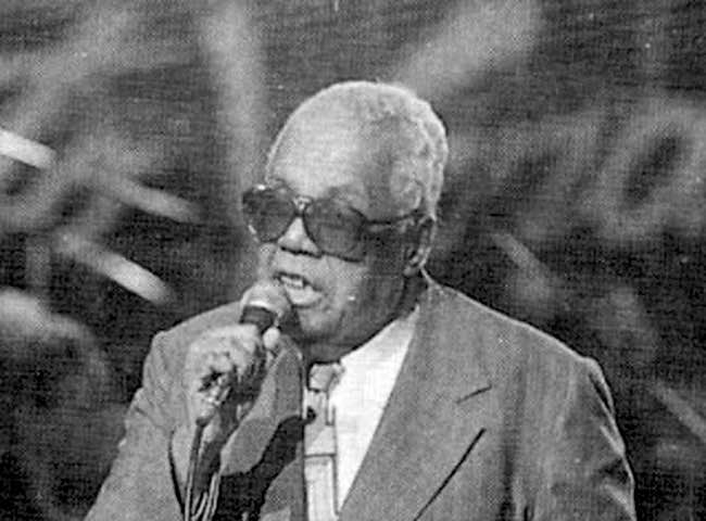Jose Tejedor microfono
